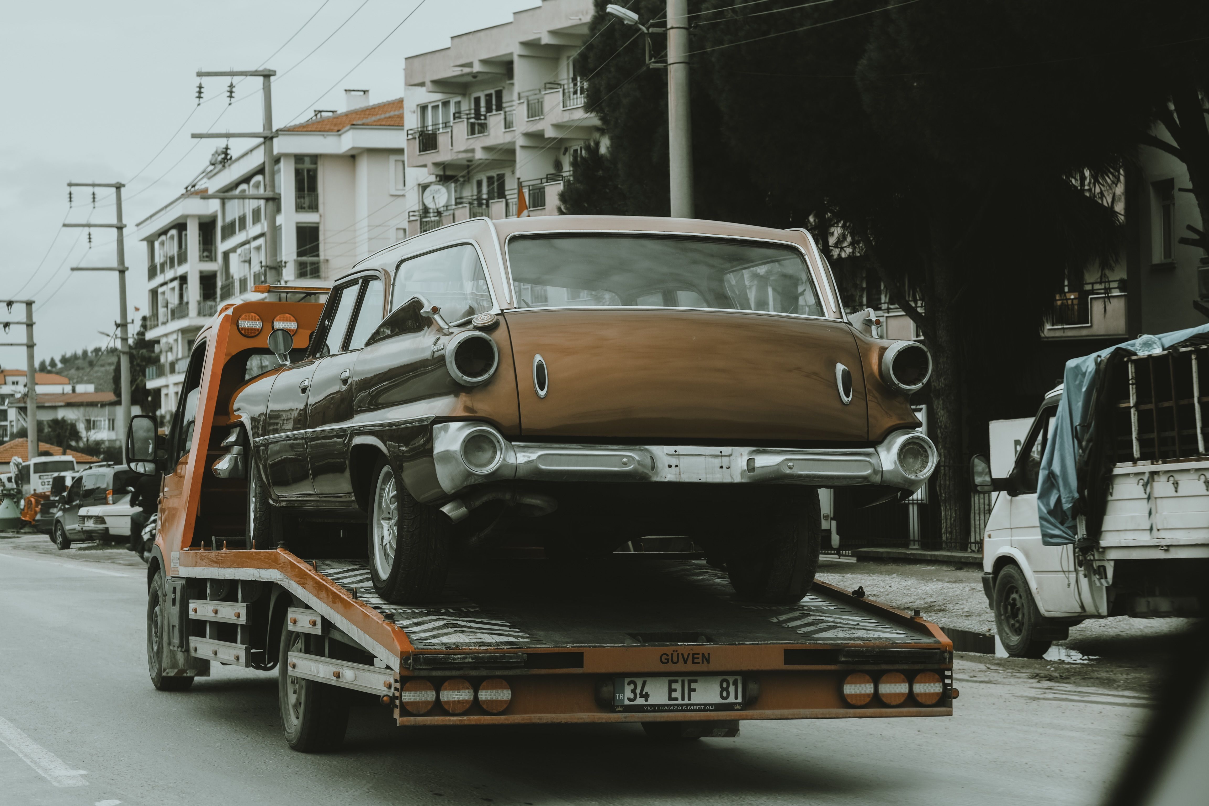 Tire change service on roadside