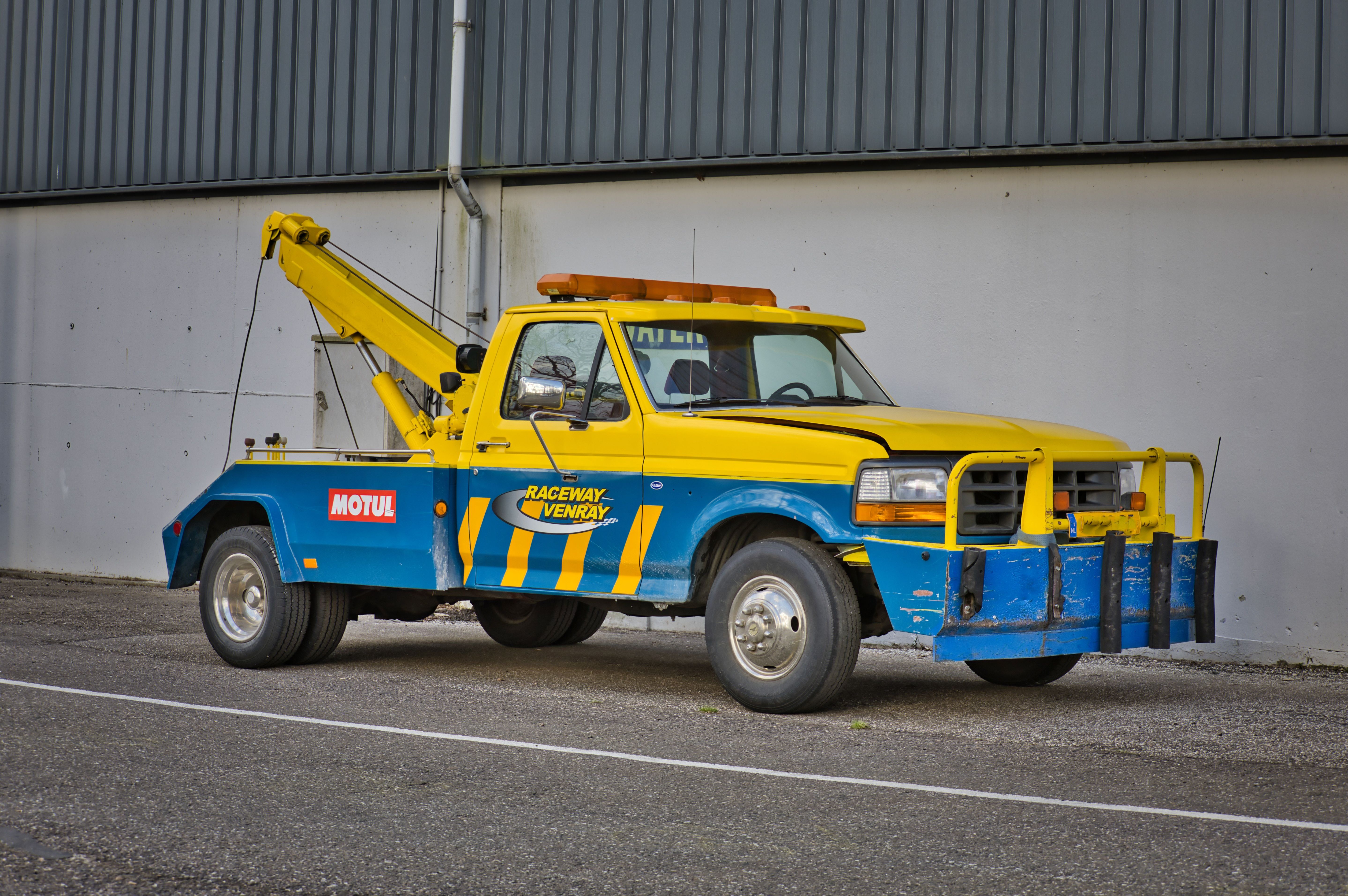 Fuel delivery service vehicle